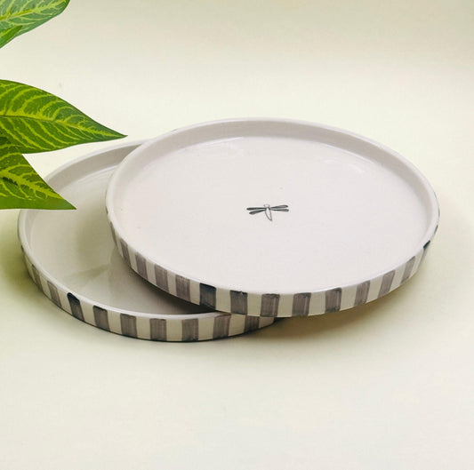 Set of 2 eco-friendly ceramic flat plates made with sustainable materials