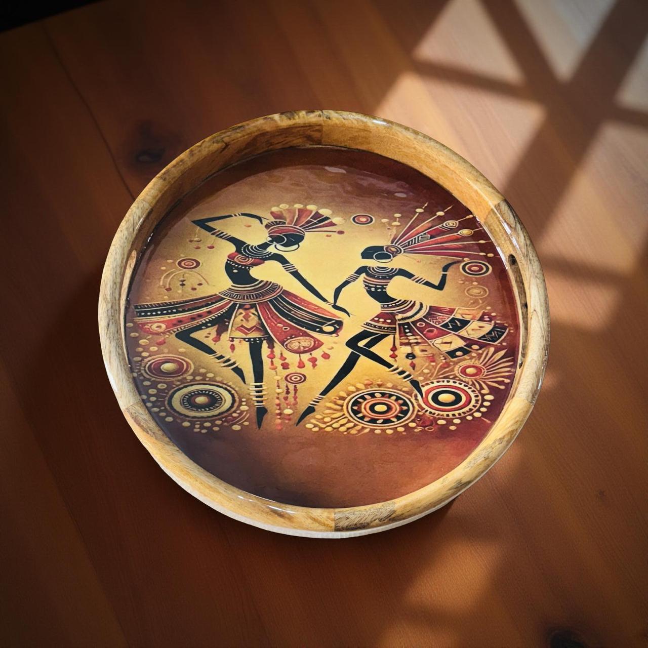 Decorative plate with artistic depiction of two figures on a wooden surface