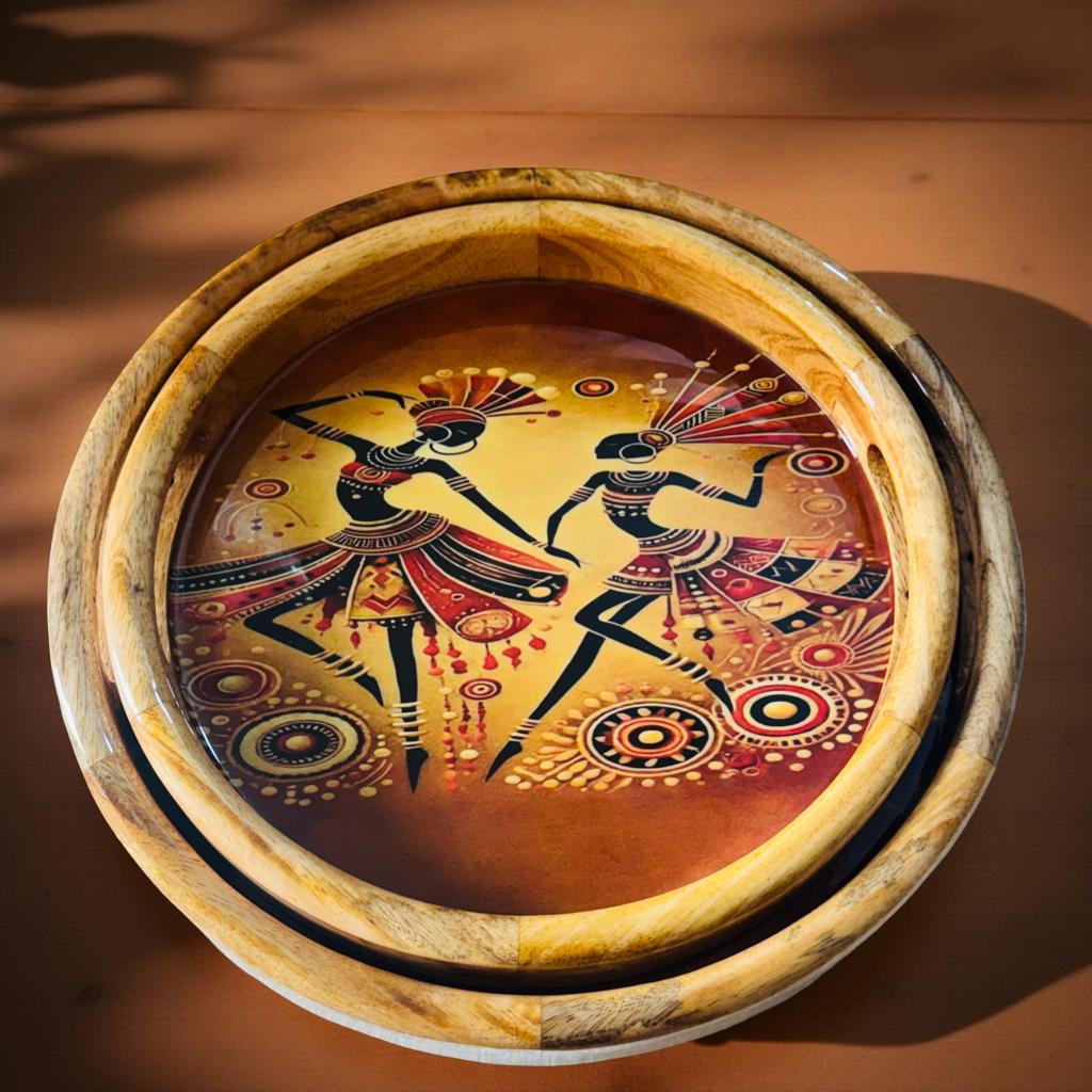 Decorative plate with artistic depiction of two figures on a wooden surface