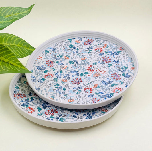 Set of 2 festive ceramic flat plates with glossy glaze and vibrant design
