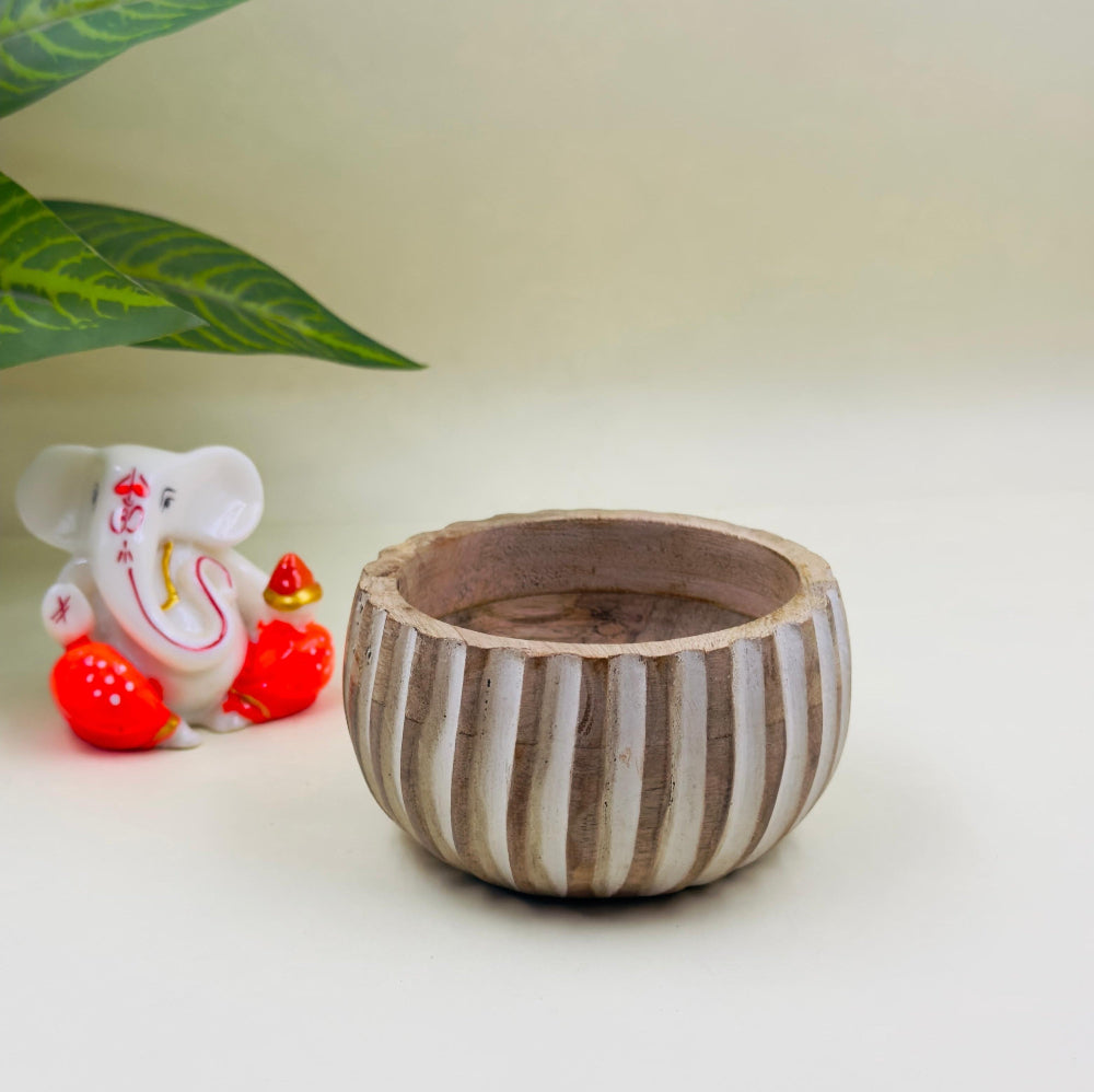 Wooden bowls for party decor