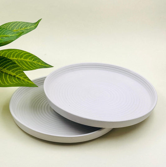 Set of 2 luxury ceramic flat plates with matt finish for fine dining experiences